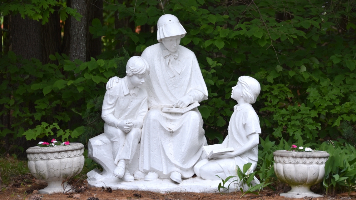 Statue depicting St. Elizabeth Ann Seton with two children