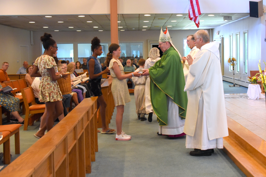 Receiving the offertory gifts