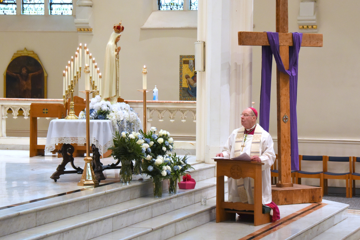 Bishop Robert Deeley prays the Prayer of Consecration